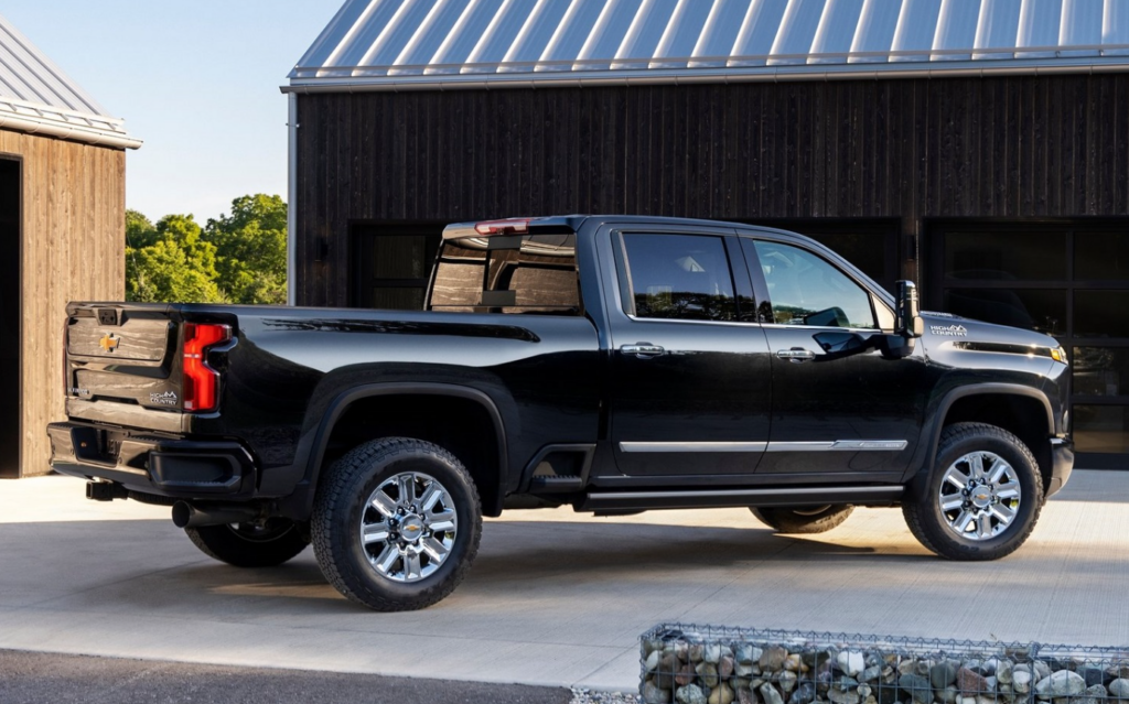 2025 Chevrolet Silverado 3500HD Engine