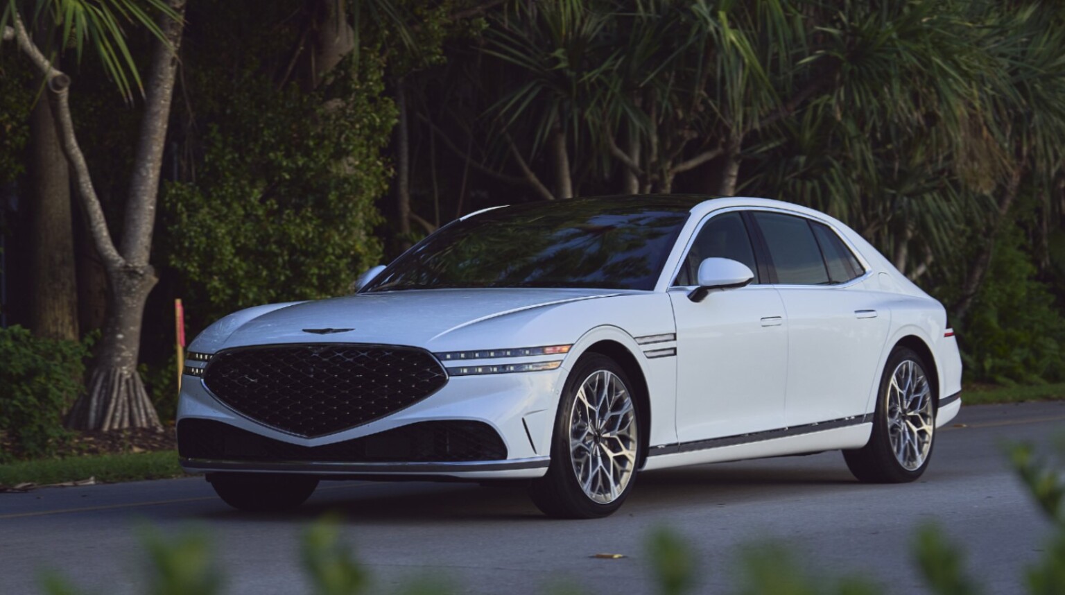 2025 Genesis G90 Configurations Archives