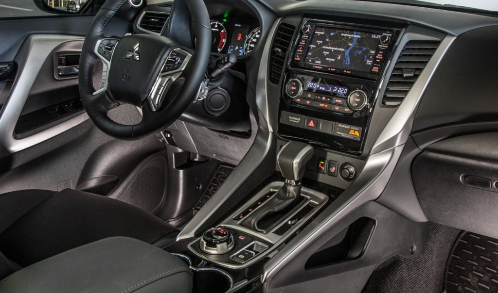 2025 Mitsubishi Pajero Sport Interior