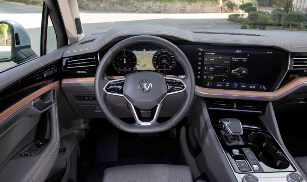 2025 Volkswagen Touareg Interior